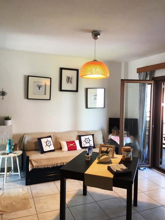 Beach Front Apartment In Pefkochori Eksteriør bilde