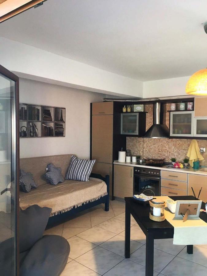 Beach Front Apartment In Pefkochori Eksteriør bilde